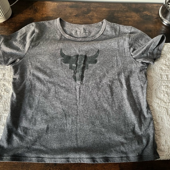 Under armour shirt - Picture 1 of 2